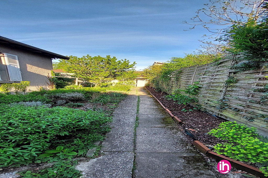 Allée pour arriver à la maison