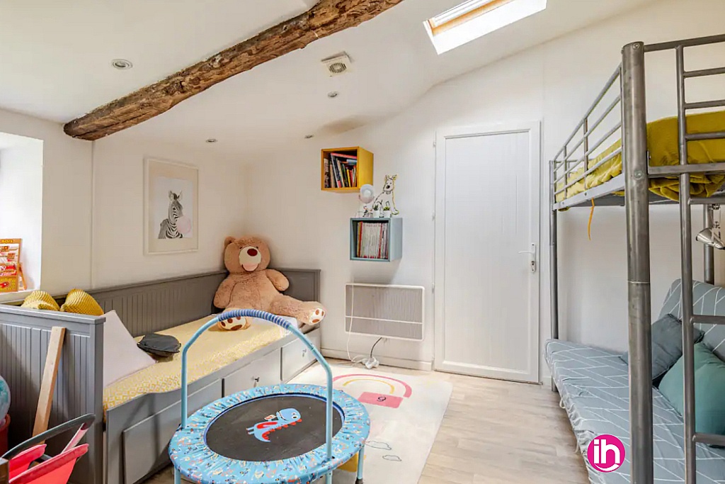 Salle de jeux avec lit convertible 2 places