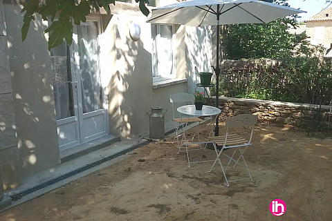 Location de meublé : TRICASTIN/MARCOULE : appartement 2 pers, 1 chambre, jardin & parking - BOLLENE